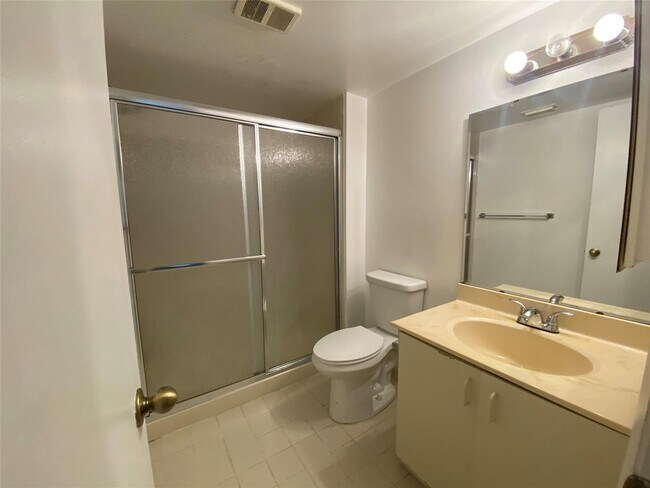 Foto del edificio - 8701 Wiles Rd