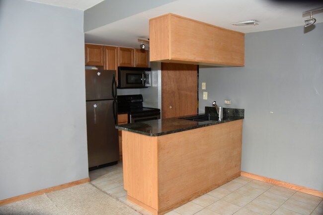 Foto del edificio - 1751 S Washington St