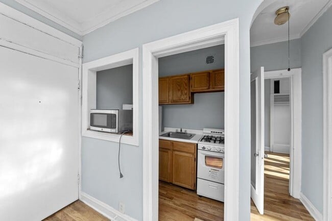 Building Photo - 1 bedroom in Chicago IL 60640