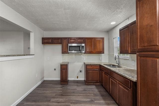 Building Photo - 635 Woodmont Dr