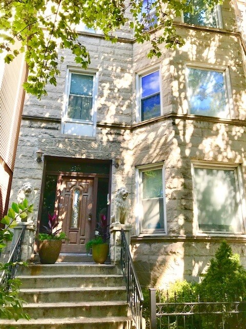 Foto del edificio - 826 W Buckingham Pl