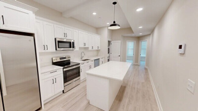 Foto del edificio - Newly Renovated Theater District 4 Bed/2 Bath + Office on Tremont Street.  Available 9/1.  NO BRO...