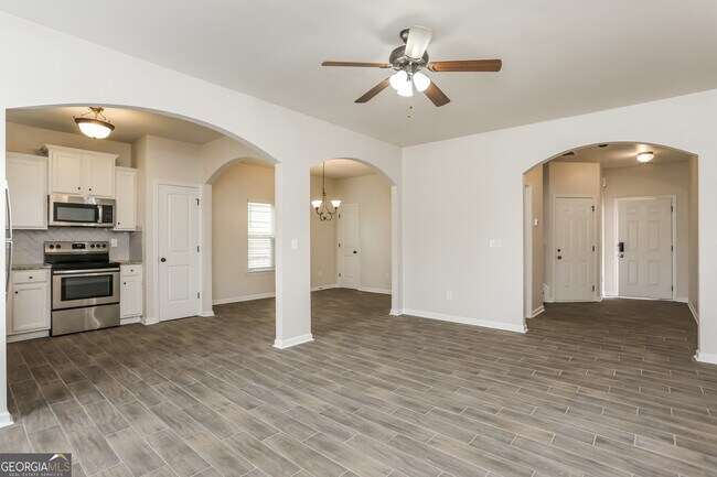 Building Photo - 264 Magnaview Dr