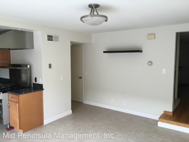 Building Photo - 4 br, 2.5 bath House - 1547 Beach Park Blvd