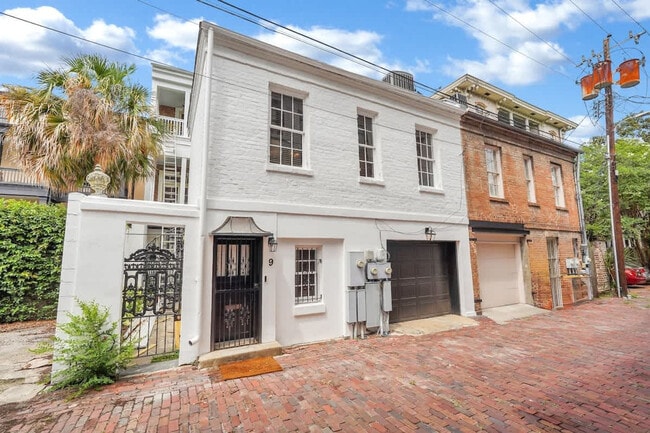 Building Photo - 9 W Gordon Ln