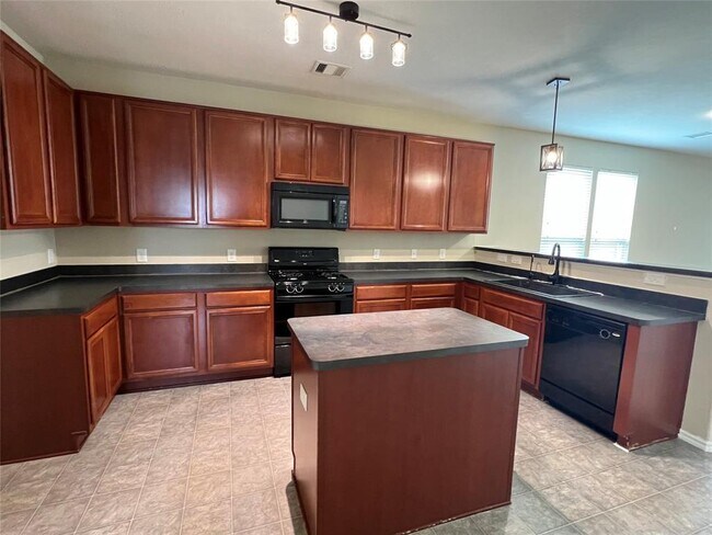 Foto del edificio - 16006 Arapaho Bend Ln