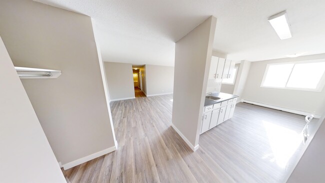 Building Photo - 10105-10107 107 Ave