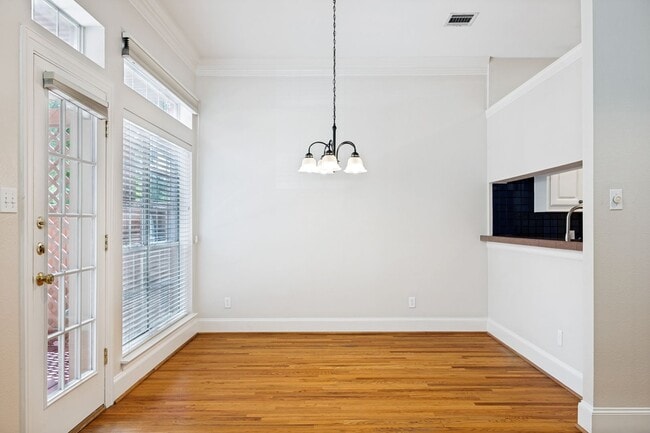 Building Photo - Sophisticated Addison Townhome with Vaulted Ceilings, Study & Two Primary Suites!