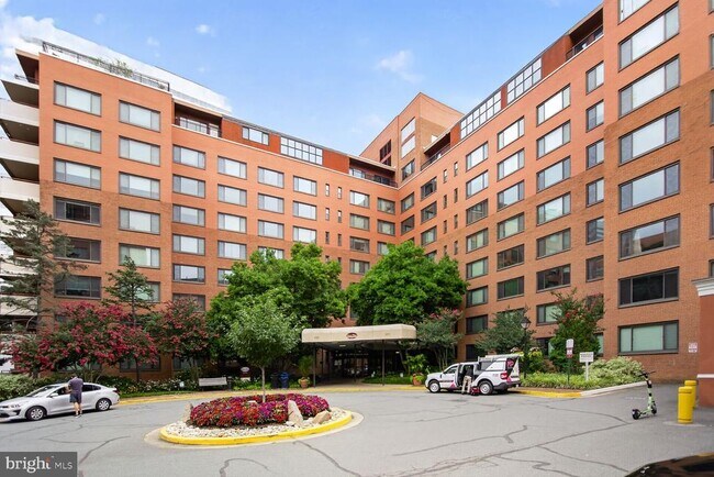 Foto del edificio - 1021 Arlington Blvd