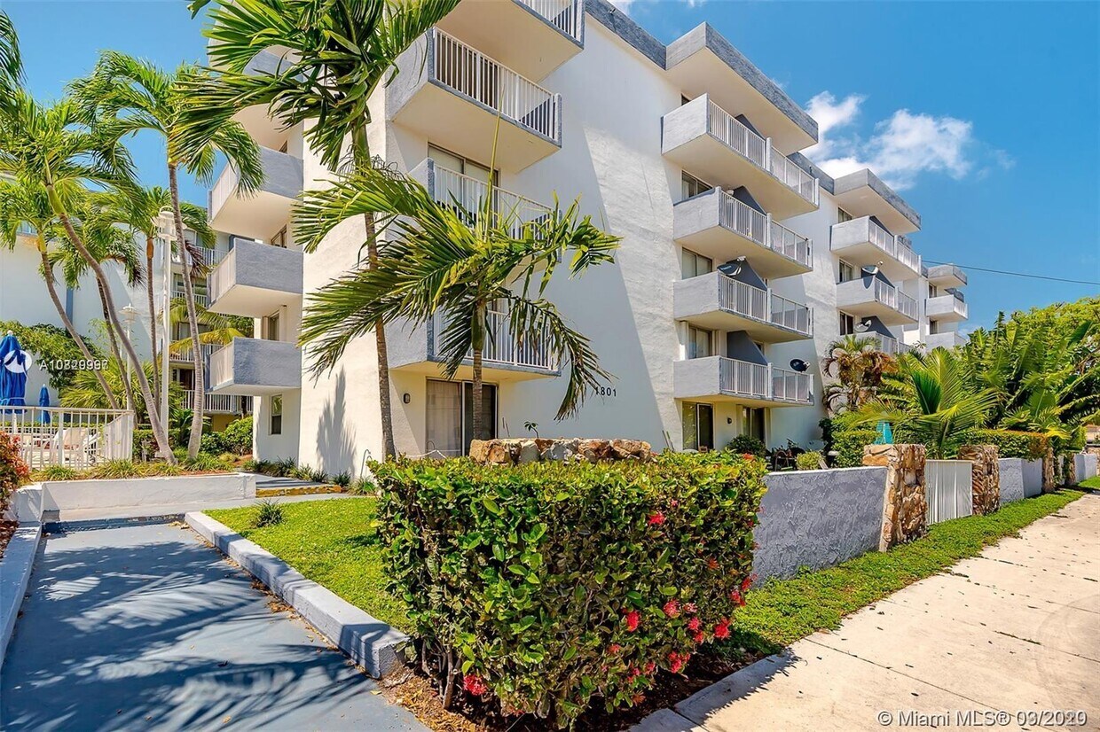 1801 S Treasure Dr Unit 302, North Bay Village, FL 33141 Condo for