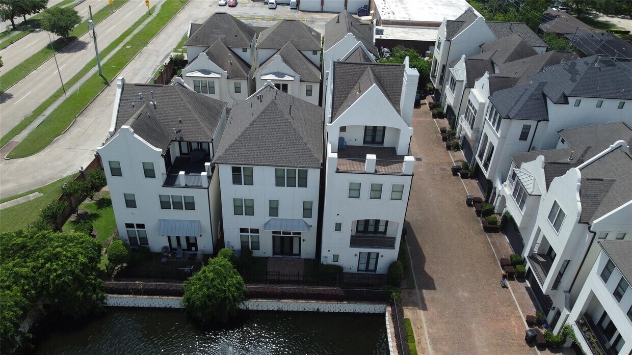 Primary Photo - 9941 Woodwind Ln N