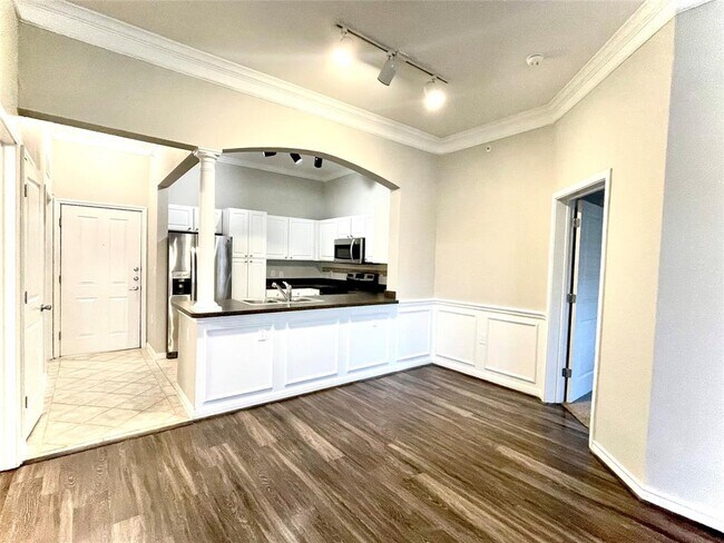 Building Photo - 3 Hermann Museum Cir Dr