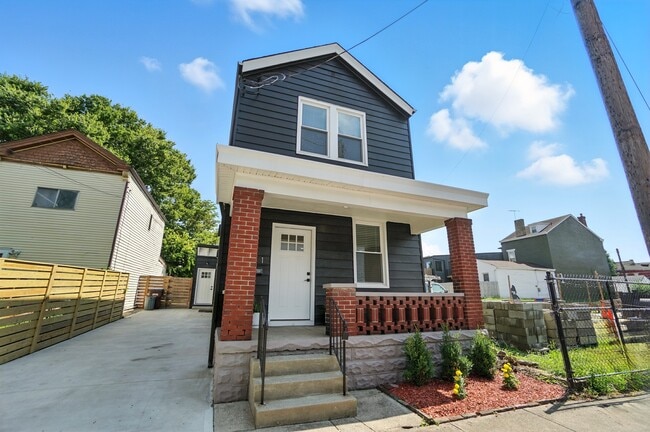 Building Photo - 831 Dayton Ave
