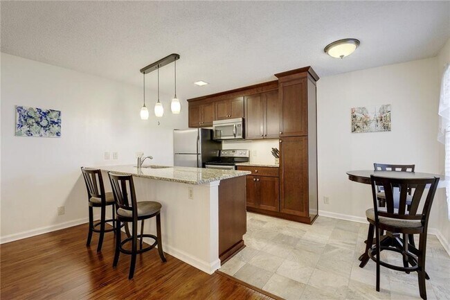 Foto del edificio - 910 Duncan Ln