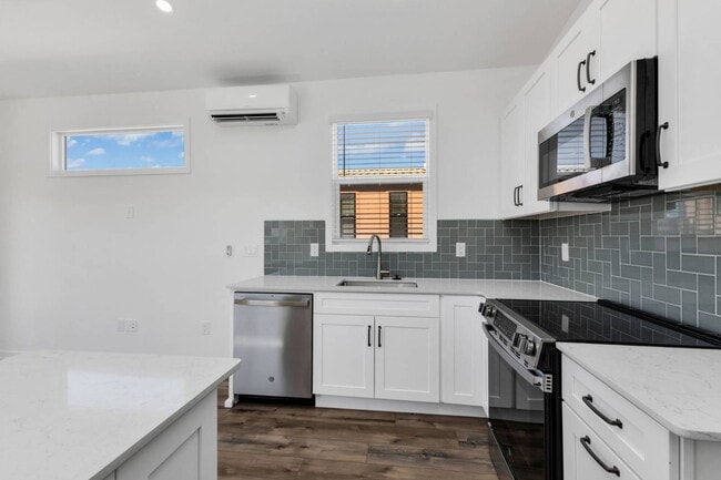 Building Photo - 6165 Talon Bay Dr