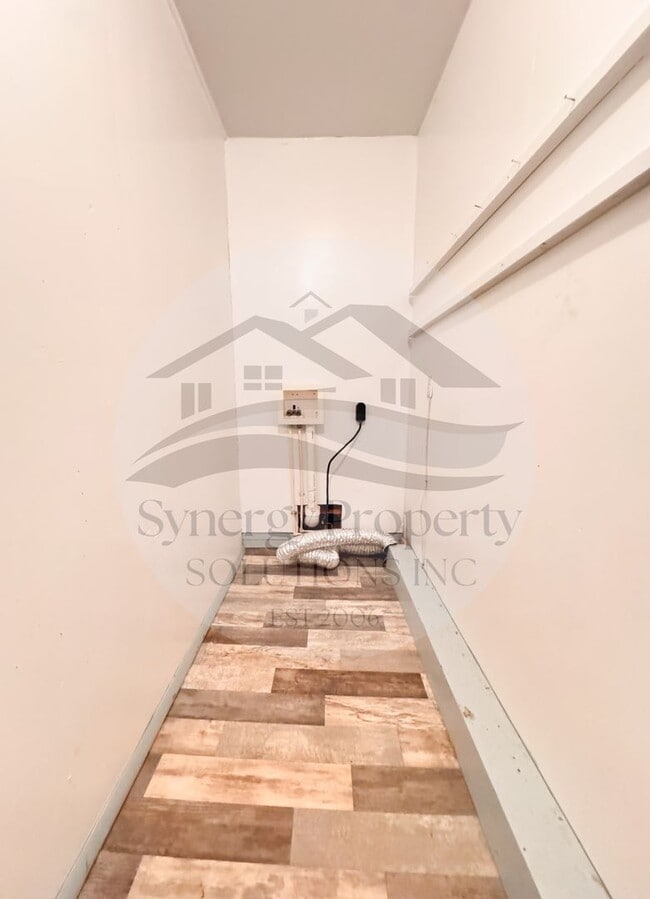 Building Photo - Ranch Home