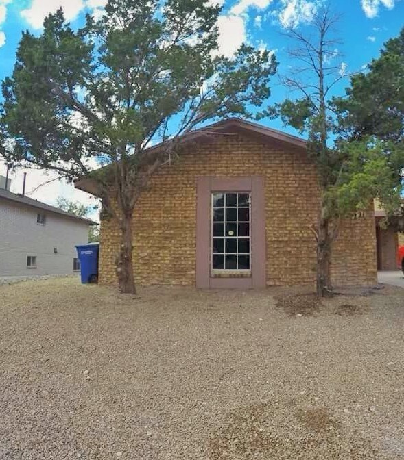 Primary Photo - 221 Palmary Dr