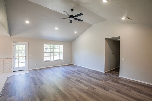 Building Photo - ***2733 Highland Circle***
