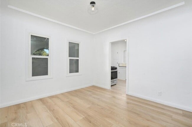 Building Photo - 974 W 13th St
