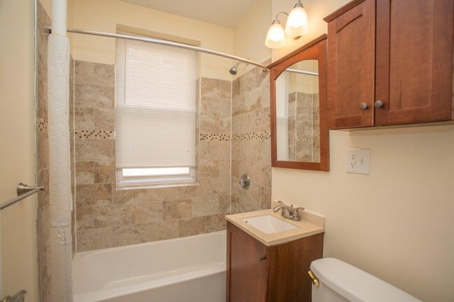 Building Photo - 129 Highland Ave