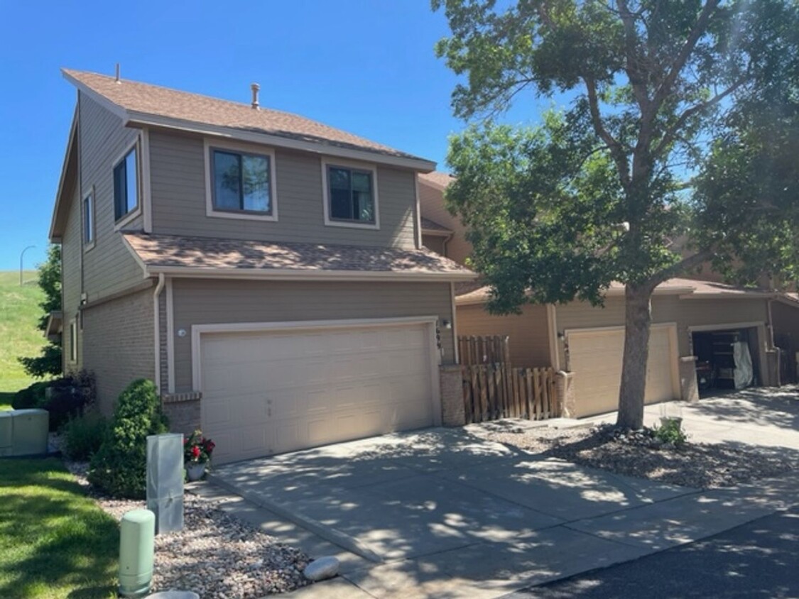 Primary Photo - Lakewood Townhome with Pretty Views 4 Bedr...