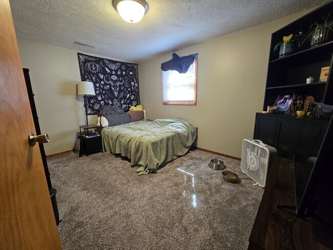 Foto del edificio - 2 Bedroom Home in Bloomington!