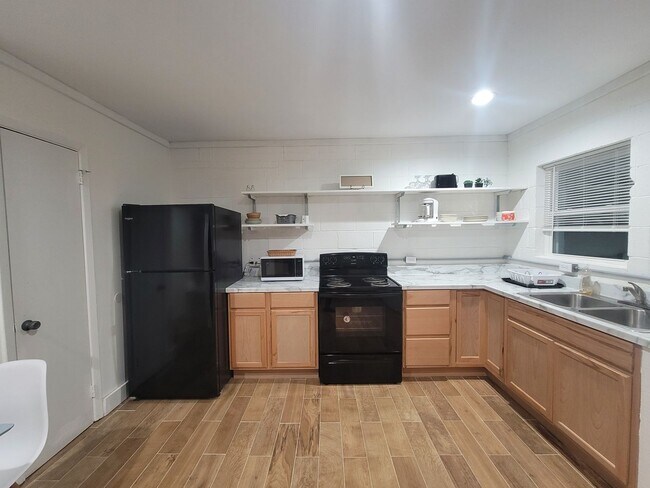 Foto del edificio - 721 High St Duplex