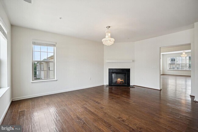 Building Photo - 3705 Chippendale Cir