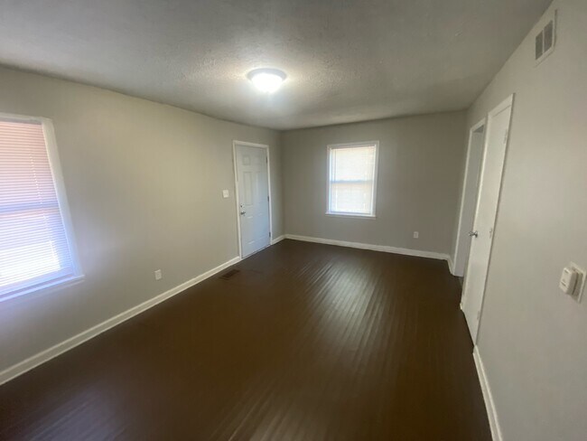 Foto del edificio - 3303 E 30th St