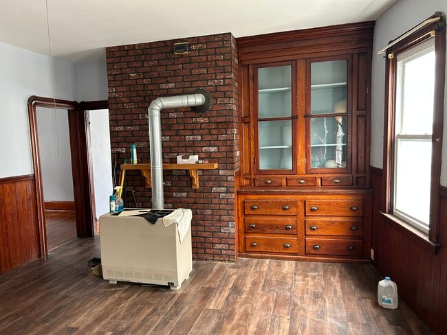 Building Photo - 56 Clifford St