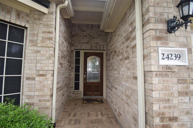 Foto del edificio - 24239 Yelverton Glen Dr