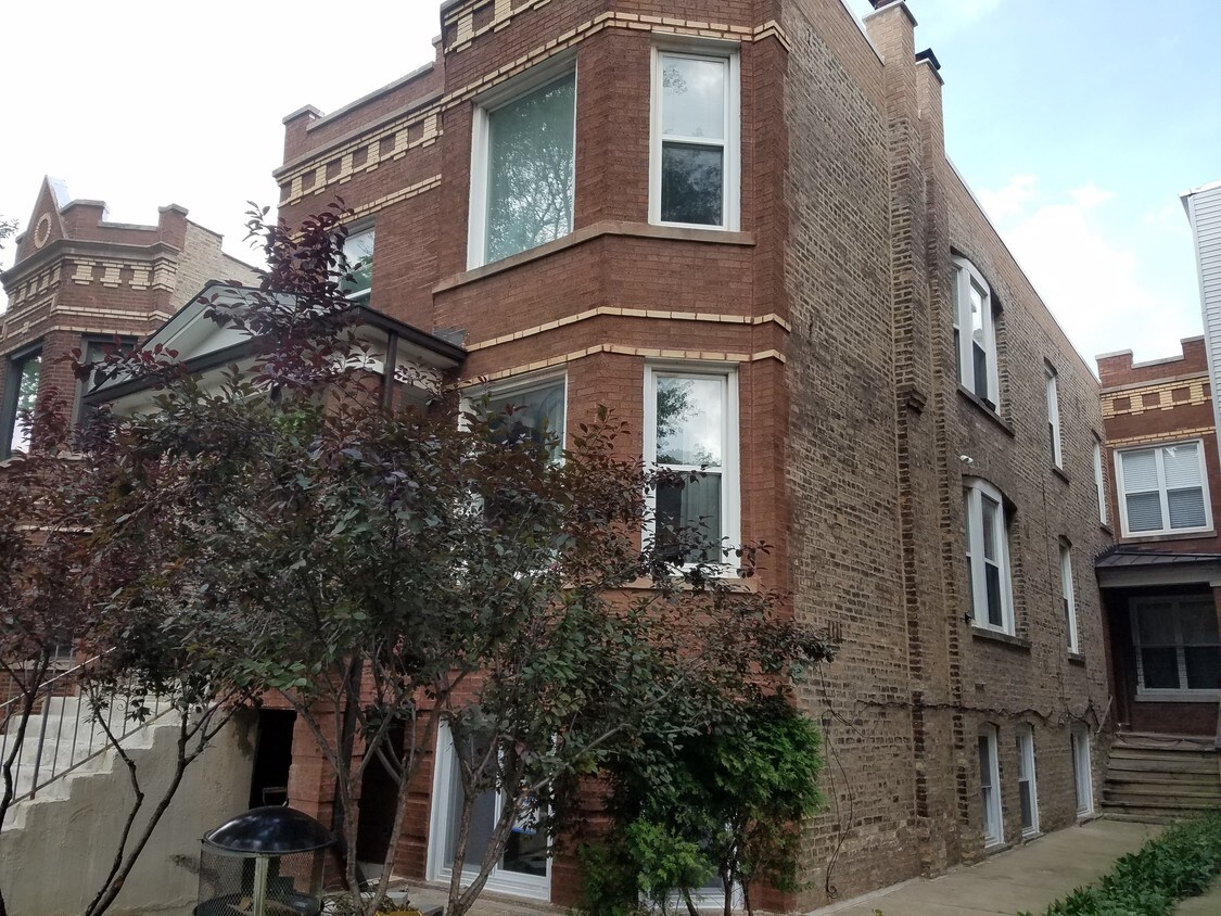 Northeast Facing Corner, Rear Side Entrance - 2505 N Hamlin Ave