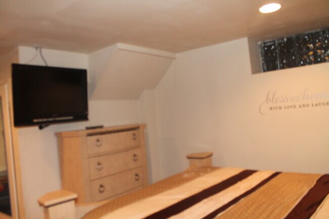 Building Photo - 2216 Georges Ln