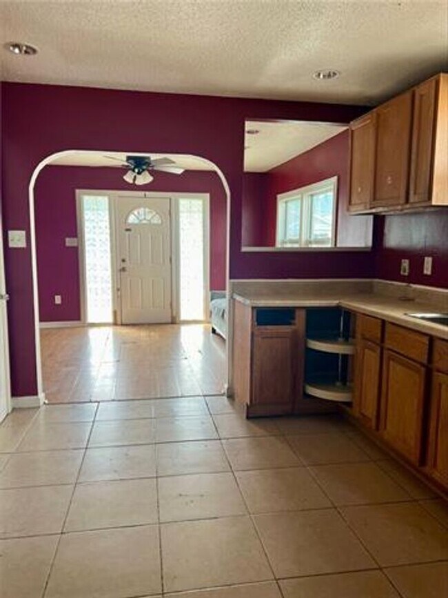 Building Photo - 1959 Hope St