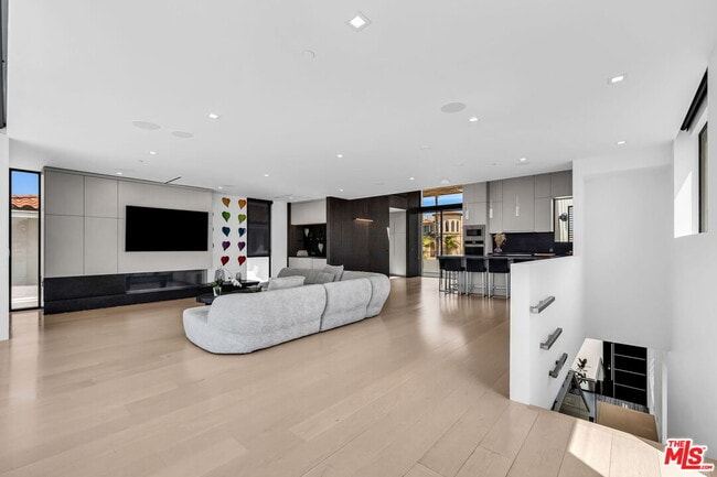 Foto del edificio - 703 N Lucia Ave