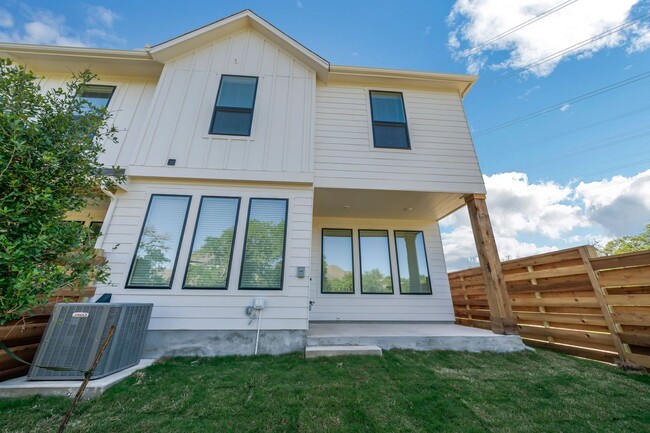 Foto del edificio - Brand New Modern Townhomes in Bella Vista!!!