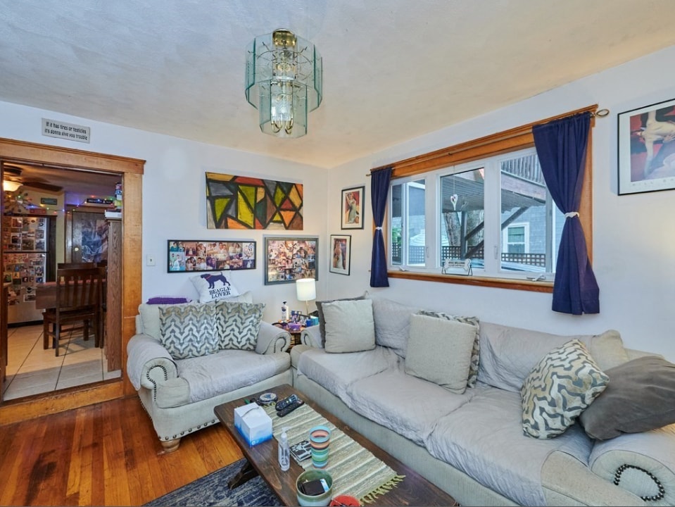 Primary Photo - 11 Oliver St