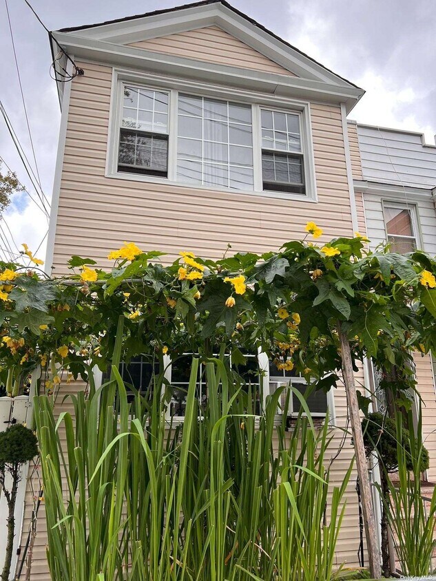 11027 107th St Unit 2ND, Queens, NY 11417 Room for Rent in Queens