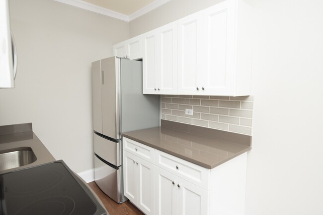 Building Photo - 817 W Lakeside Pl