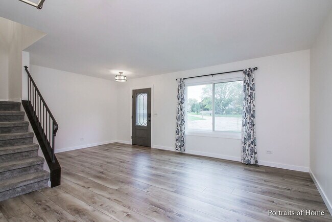 Foto del edificio - 725 Hageman Pl