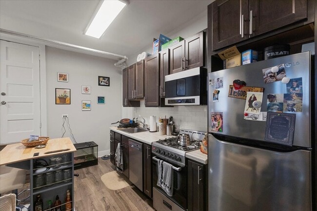 Foto del edificio - 2348 W Addison St