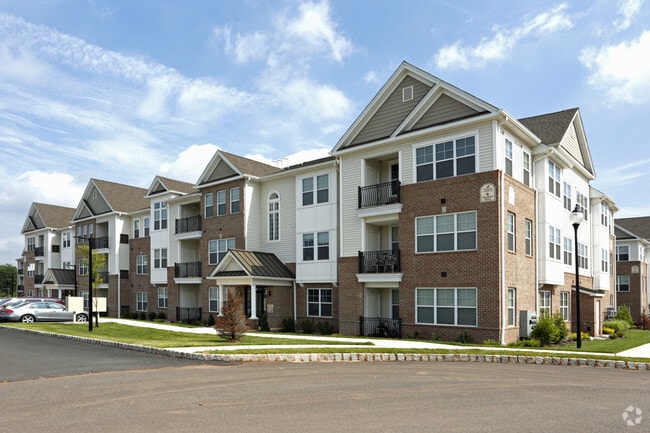 Building Exterior - Brookhaven Lofts