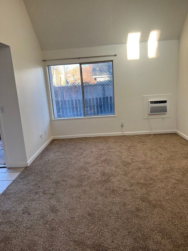 Foto del edificio - 1040 Baywood Dr. Unit C Sparks, NV 89434 -...