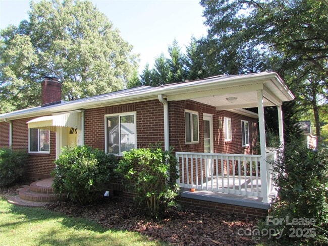 Building Photo - 338 Culp St