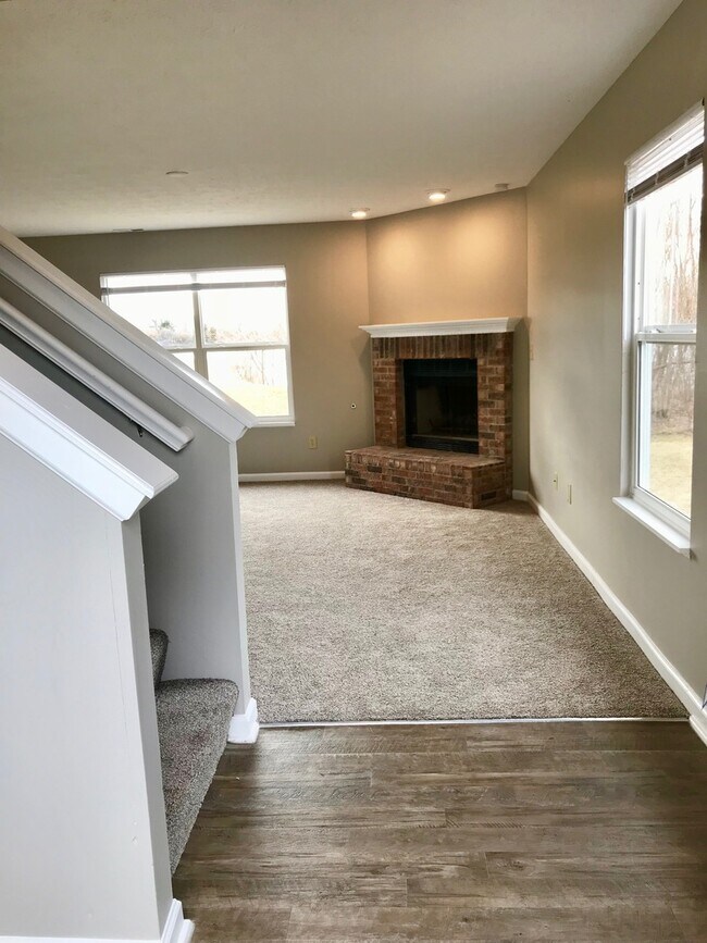 Foto del edificio - COMING SOON!! 4 Bedroom 2.5 Bathroom Two Story Brick Front Home in Pike Township!