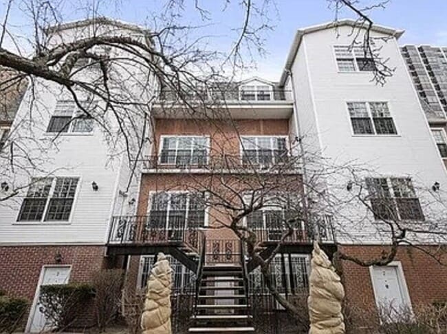 Building Photo - 200 W Menomonee St