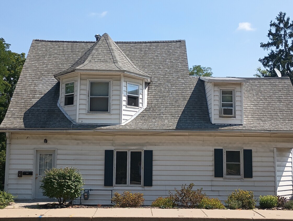 211 Water St, Lodi, WI 53555 Townhome Rentals in Lodi WI