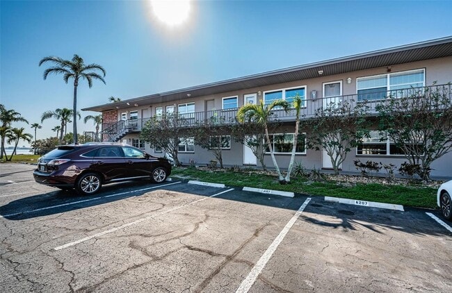 Building Photo - 2 Causeway Blvd