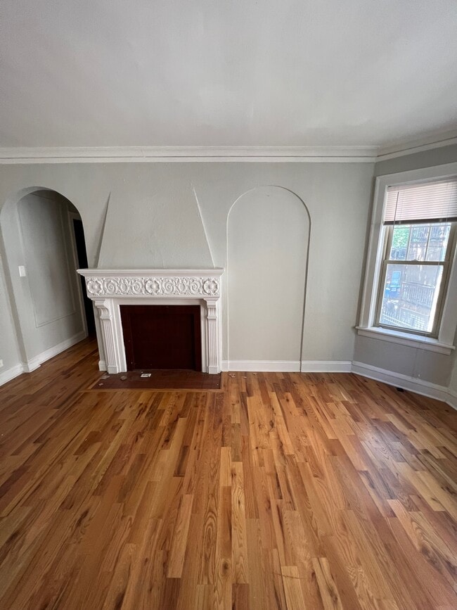 Building Photo - 5042 N Wolcott Ave