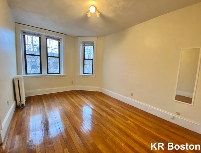 Building Photo - 26 Saint Stephen St
